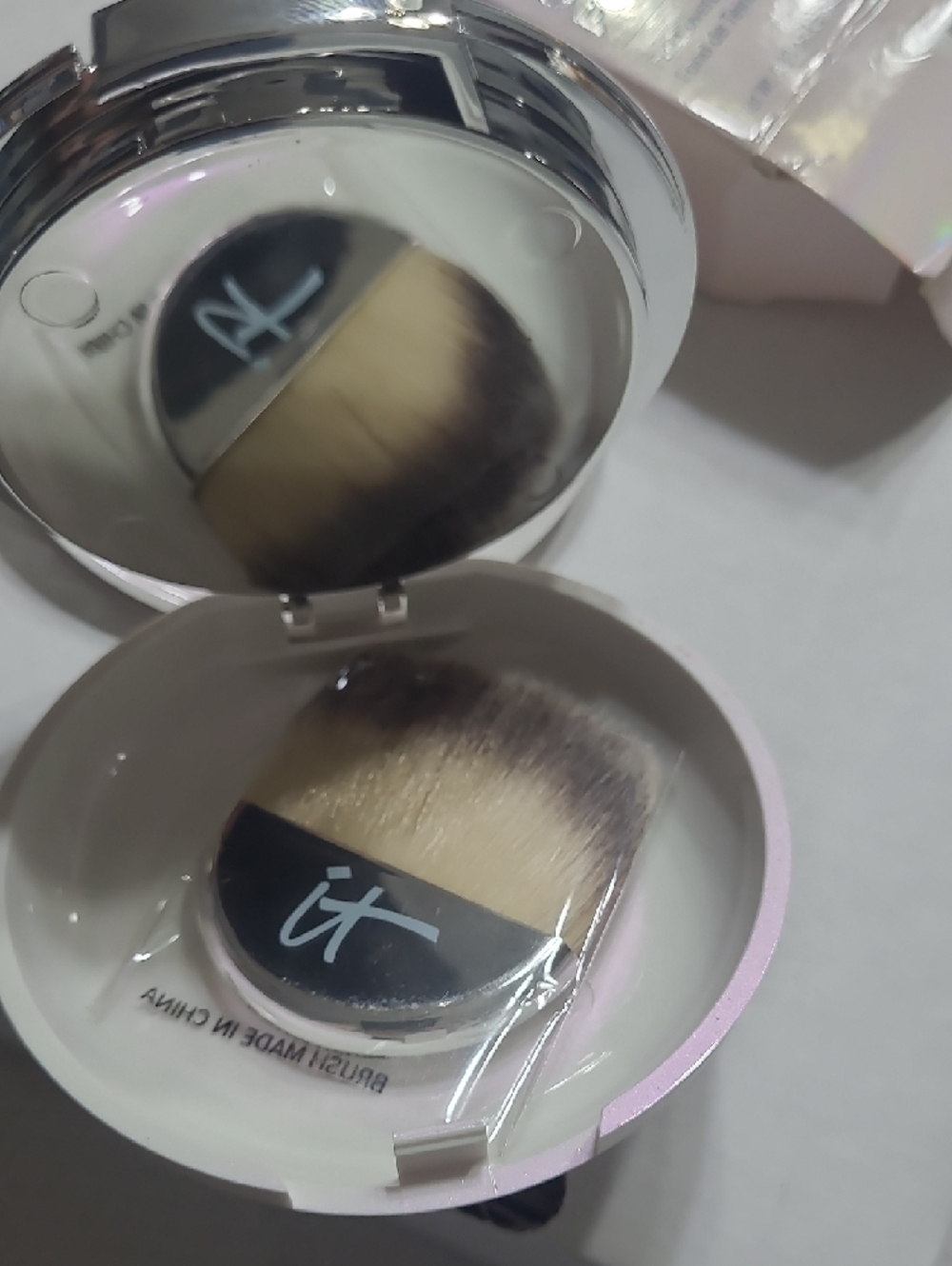 IT cosmetics Celebration Foundation Illumination Full Coverage, Medium - Picture 7 of 9